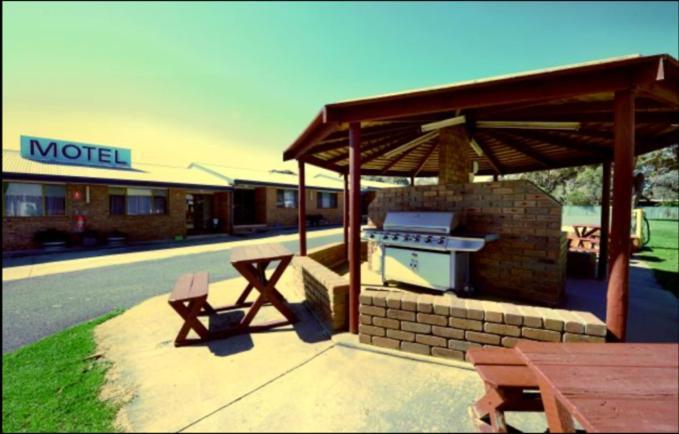 Marlo Caravan Park & Motel Экстерьер фото