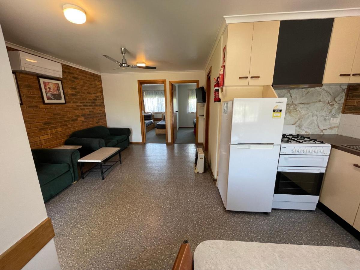 Marlo Caravan Park & Motel Экстерьер фото